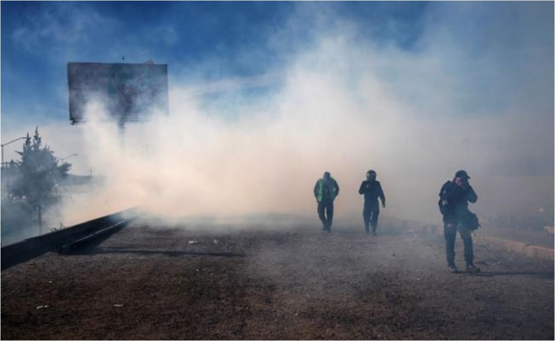 México pide a EU investigación sobre uso de gases contra migrantes en frontera