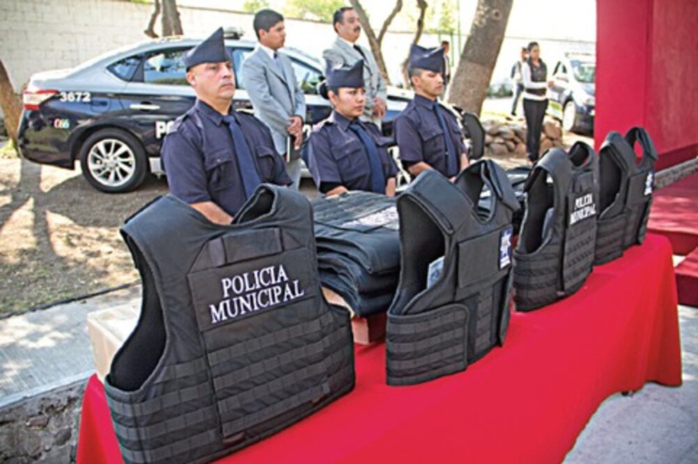 Aumentarán sueldo a policías de San Juan