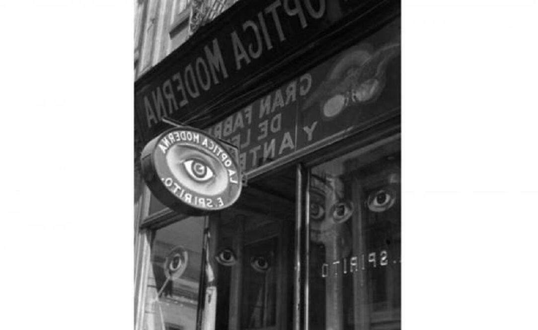 Foto: Manuel Álvarez Bravo, The Good Reputation Sleeping, 1939 vía throckmorton-nyc.com