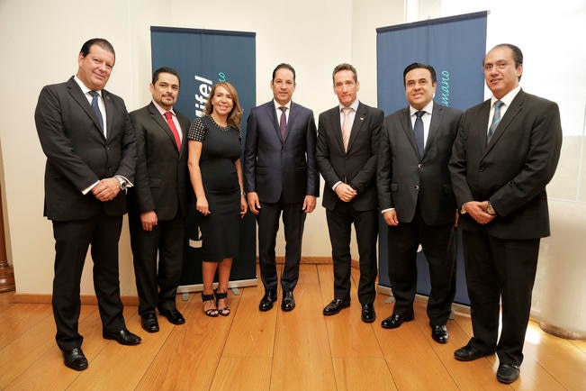 Qrobús firma convenio para comprar camiones