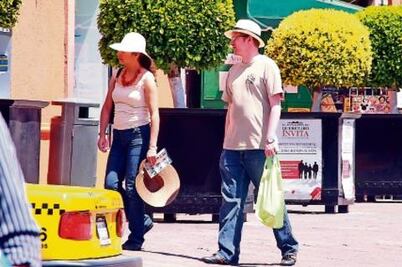 Exhorta a cubrirse de rayos solares