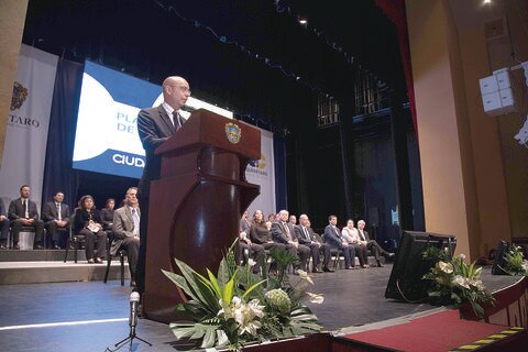 Presenta Marcos Plan ante ciudadanía