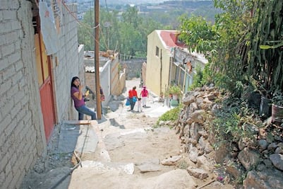 Habitantes no ven riesgo y regresan a La Cruz