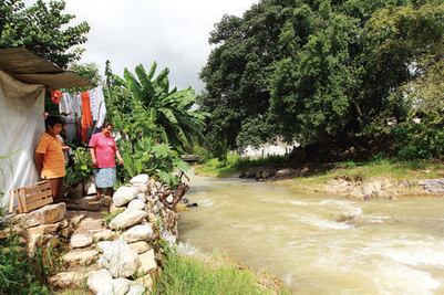 Manantial deja 120 intoxicados 