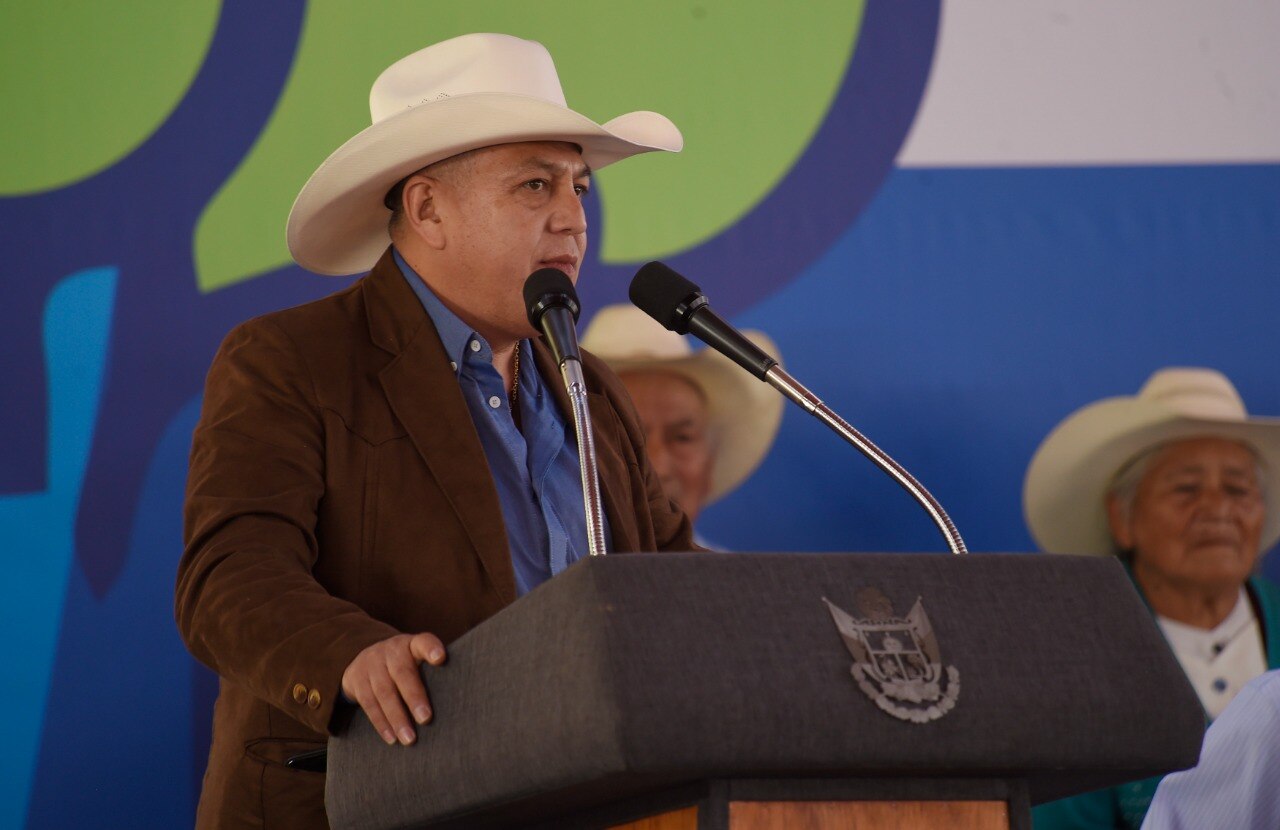 Detienen al alcalde de Pinal de Amoles, Isidro Garay y también a su secretario de Finanzas