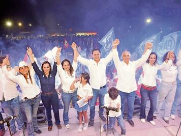 Pepe Calzada acompaña cierre de campaña en Colón