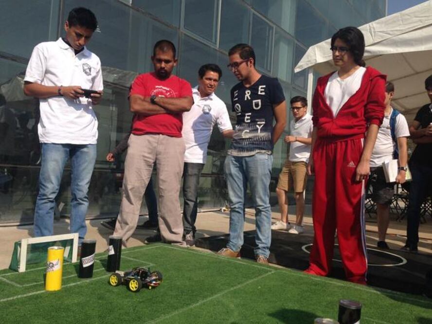 Alumnos de la Ciudad de México, Guanajuato, Hidalgo y Querétaro concursaron con vehículos Follower, Mini Sumo, Mega Sumo y Soccerbot (LORENA ALCALÁ. EL UNIVERSAL)