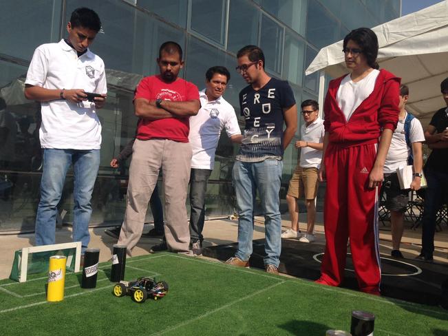 Alumnos de la Ciudad de México, Guanajuato, Hidalgo y Querétaro concursaron con vehículos Follower, Mini Sumo, Mega Sumo y Soccerbot (LORENA ALCALÁ. EL UNIVERSAL)