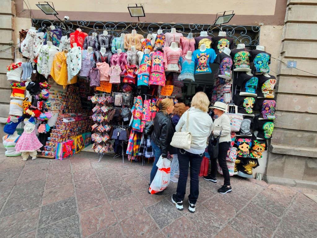 Comerciantes establecidos tienen gran incertidumbre por vendedores ambulantes