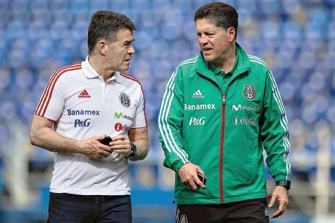 No dejan dormir a González