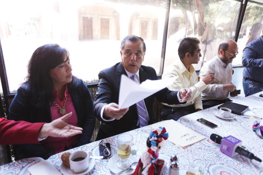 Inviable Saúl García Guerrero explicó que se firmó un acta de escrutinio por ambos representantes, legalizando el proceso (GONZALO IBAÑEZ. EL UNIVERSAL)