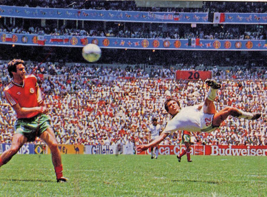 Manuel Negrete y su gol durante la Copa de 1986 (ARCHIVO. EL UNIVERSAL)
