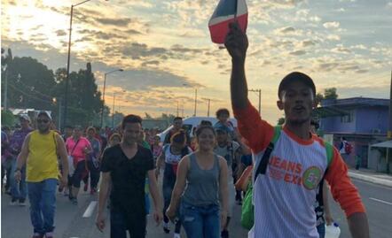 Hondureños avanzan hacia Tapachula; PF instala retén