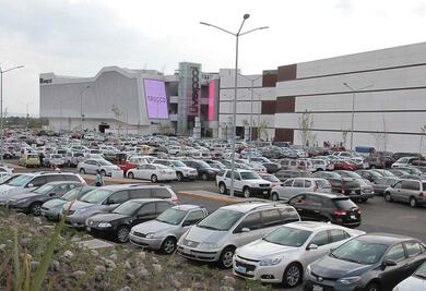 Inicia gratuidad de dos horas en estacionamientos
