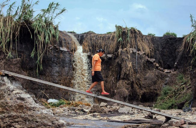 Lluvia inunda el camino hacia Santa Rosa Xajay