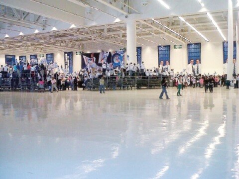 Desangelado cierre de campaña de Cordero 