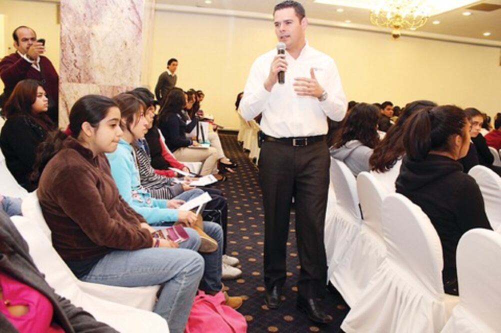 Convocan a jóvenes a dirigir políticas