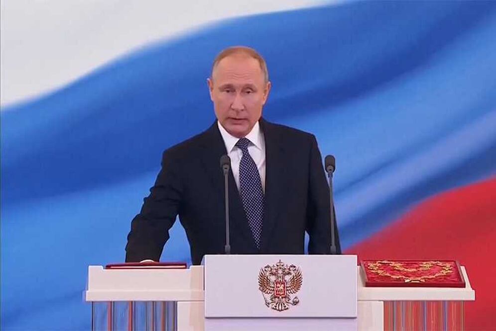 El presidente ruso, Vladimir Putin, luego de su ceremonia de investidura en el Kremlin, en Moscú. El mandatario firmó una serie de decretos con objetivos estratégicos para el desarrollo económico del país (SERGEY GUNEEV. EFE)