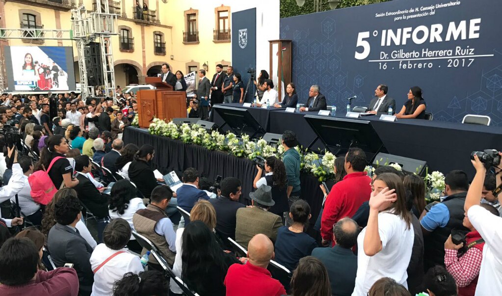 Rinde quinto informe rector de la UAQ
