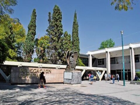 Evacuan instalaciones del IMSS 