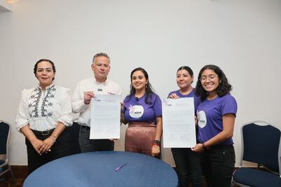 Santiago Nieto se compromete con colectivas feministas