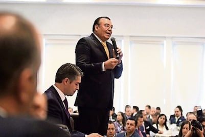 Va Camacho por ley estatal de agua