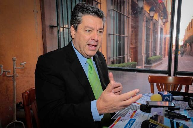 EL titular del CECA dice que es importante ayudar a los fumadores para que dejen la adicción al tabaco.