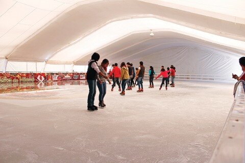 Prevén rebasar asistentes a la pista de hielo