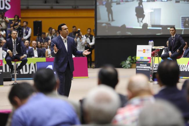 Luis Nava destacó que cumplió su compromiso de hacer propuestas y de no caer en descalificaciones y ataques, como los otros candidatos (ESPECIAL)