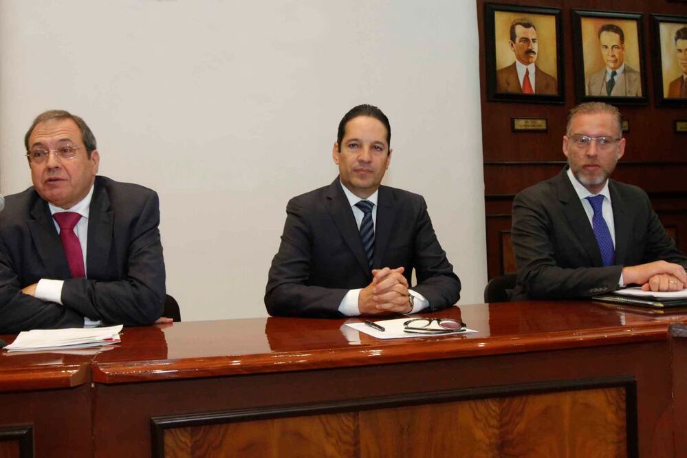 Apoya gobierno a municipios con problemas financieros