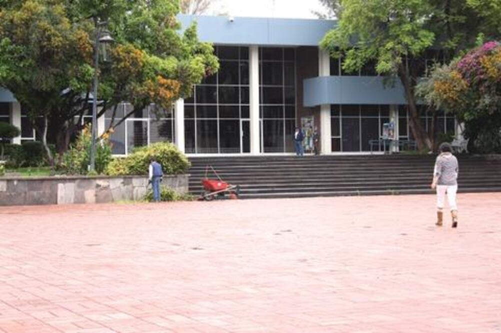 Dan plazas a trabajadores STEUAQ