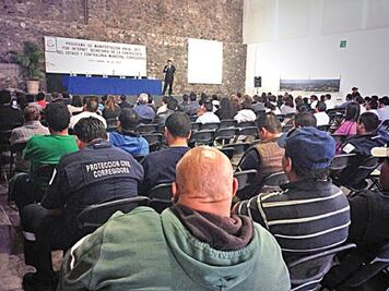 Capacitan a funcionarios