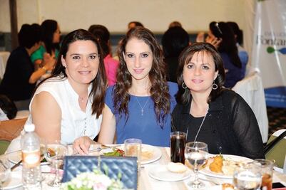 Gran celebración por su labor en las aulas