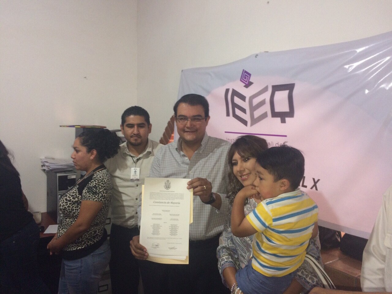 Recibe Guillermo Vega constancia como alcalde electo de SJR