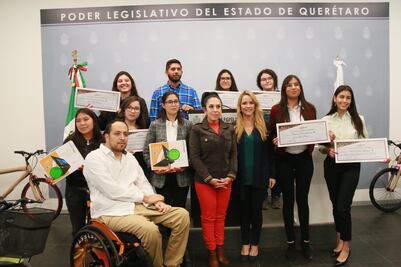 Premian a ganadores de concurso de foto