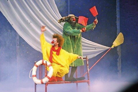 Felices y payasos a diario