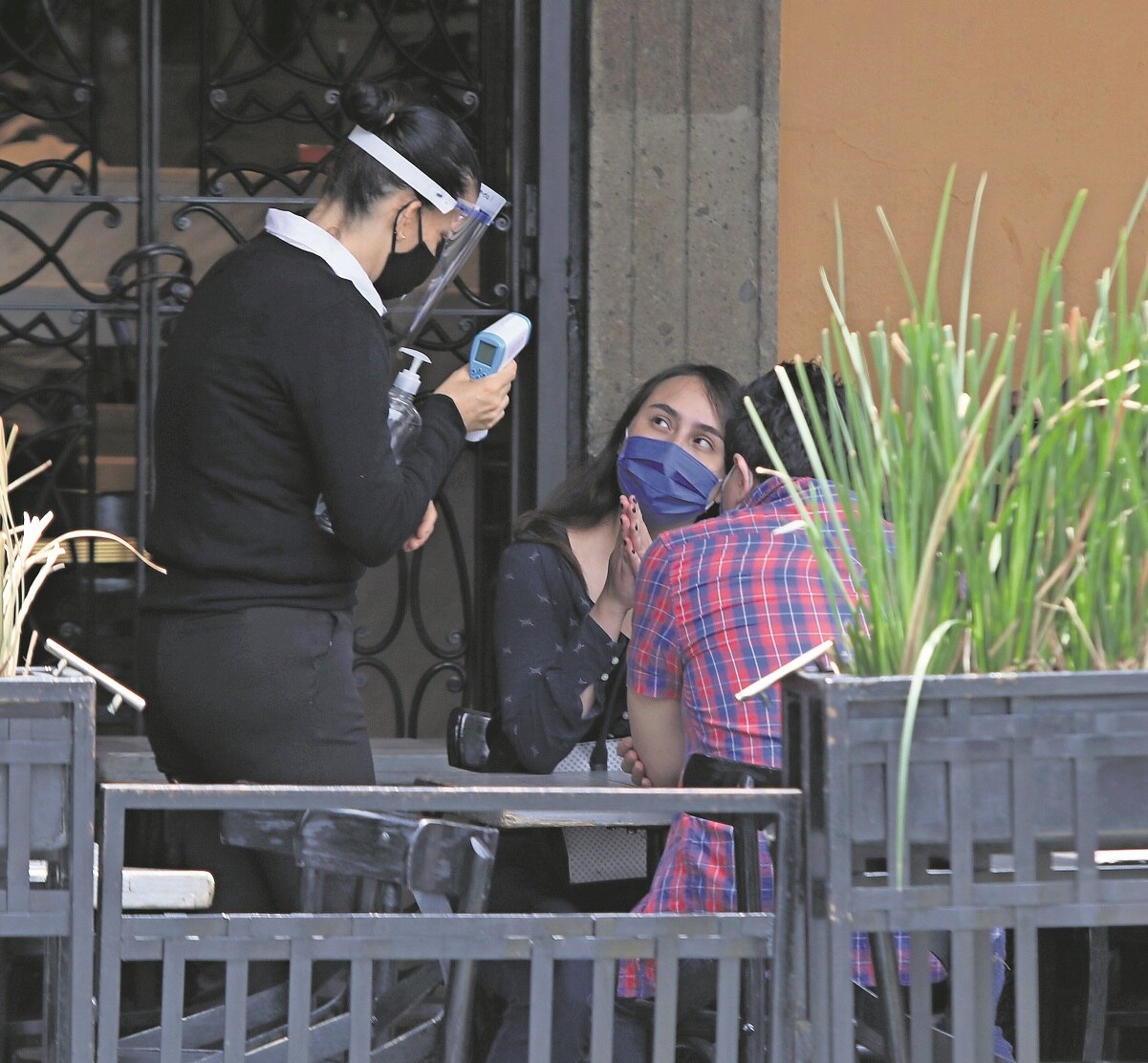 Autoridades en Querétaro piden no bajar la guardia ante variante ómicron