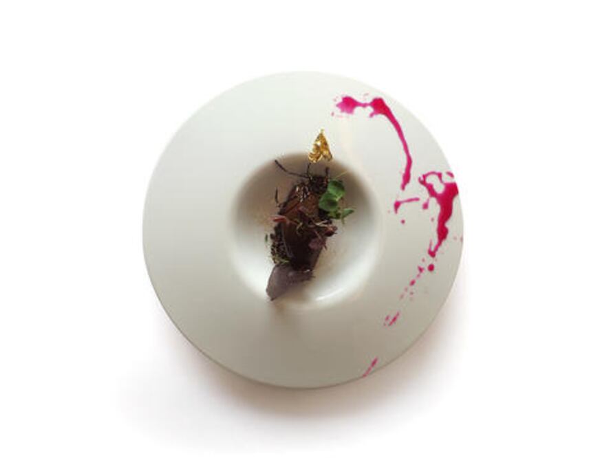 Platillos con actitud oscura y creativa