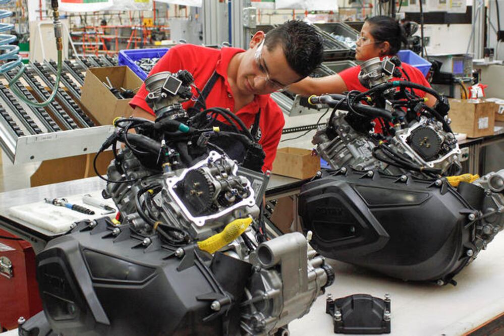 Buscan impulsar la profesionalización en sectores estratégicos de Querétaro, como el aeronáutico y automotriz (ARCHIVO EL UNIVERSAL)