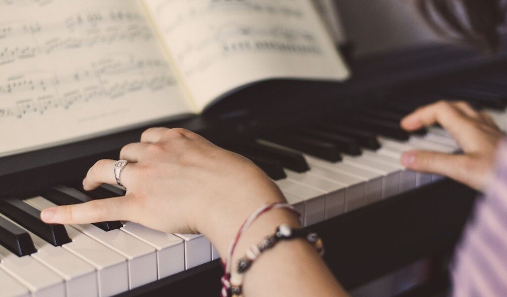 Ofertan taller de piano para personas con esclerosis múltiple