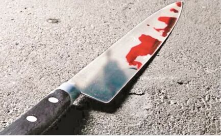 Hombre apuñala 11 veces a su exesposa en audiencia por violencia familiar