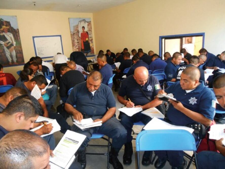 Capacitan en nuevo sistema penal a policías