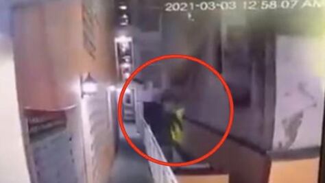 Video capta momento en que policía asesina a su pareja, la aventó de un cuarto piso en CDMX