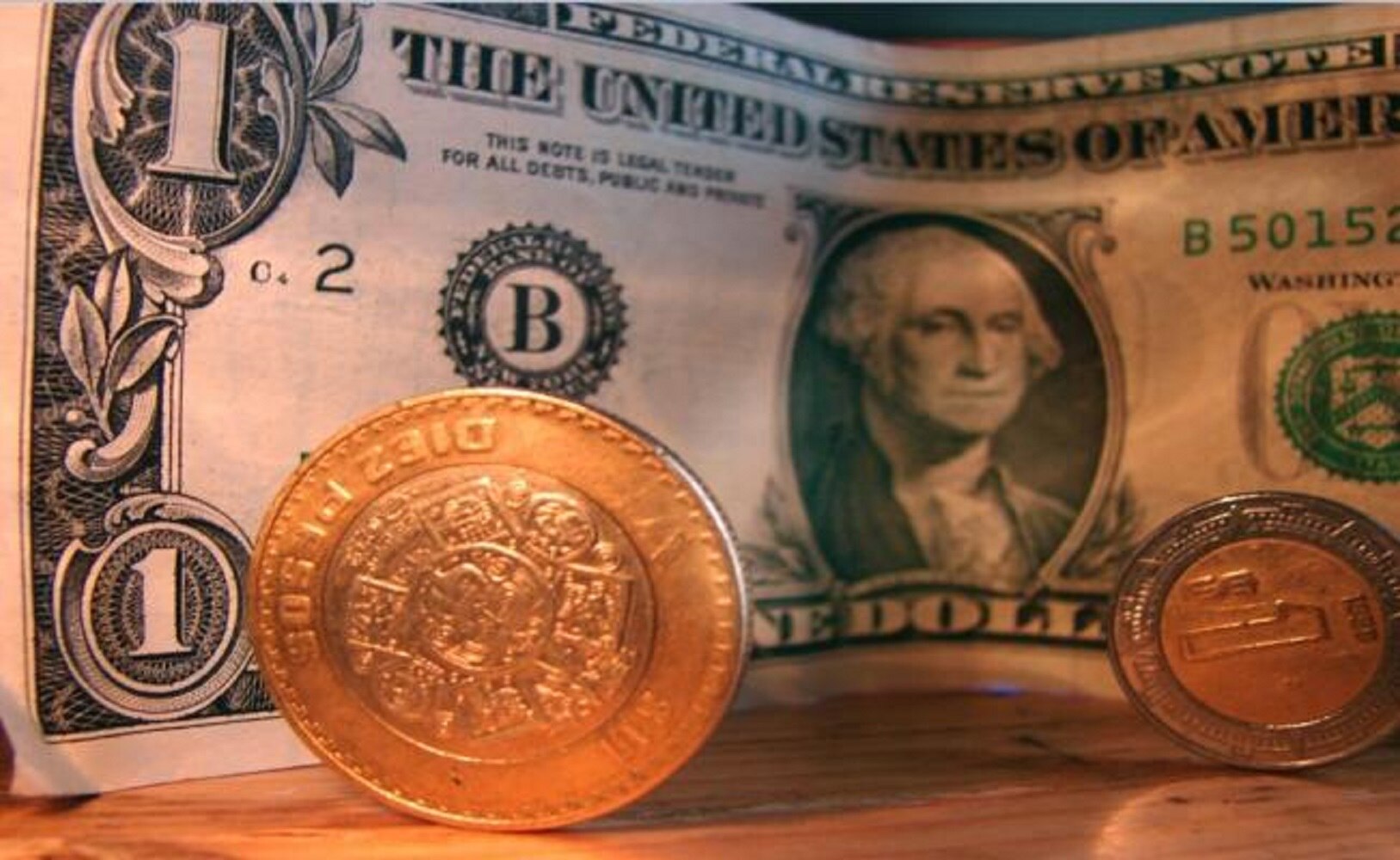 Tras volatilidad, BMV sube 0.13% y el dólar cotiza en $18.95