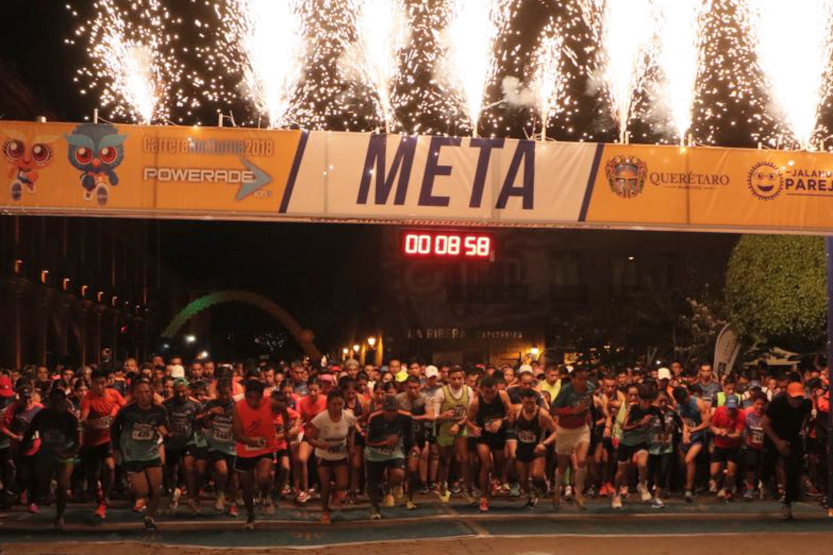 Más de 8 mil participan en la Carrera Nocturna