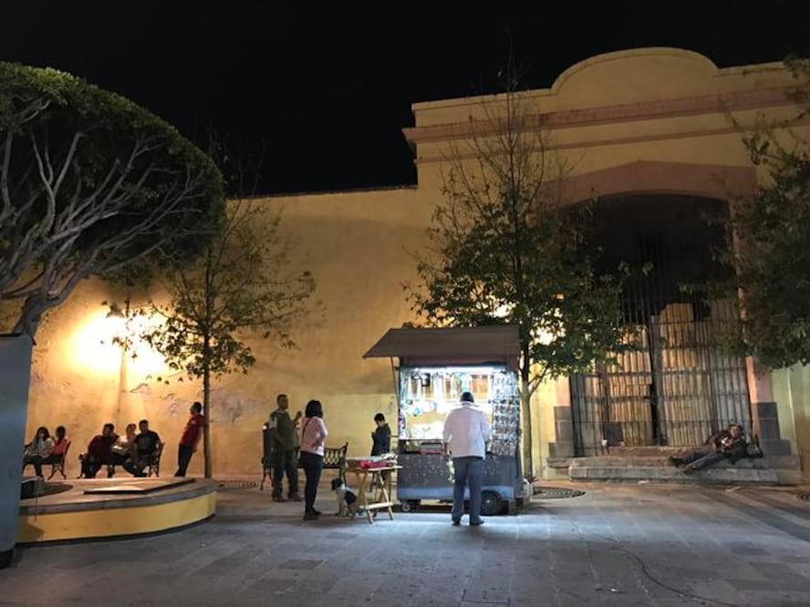 El inmueble fue parte del Colegio de la Santa Cruz de los Milagros, después se convirtió en una escuela primaria Sor Juana Inés de la Cruz. Ahora está abandonado (DEMIAN CHÁVEZ. EL UNIVERSAL)