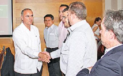 Se reúne CCEQ con gobernador Calzada