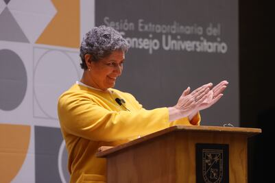 Habrán nuevos planteles de la UAQ, señala la rectora Teresa García Gasca en su quinto informe