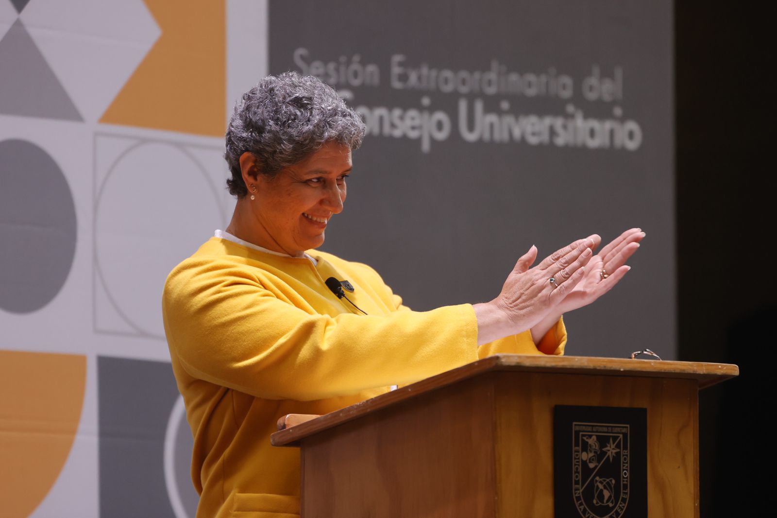 Habrán nuevos planteles de la UAQ, señala la rectora Teresa García Gasca en su quinto informe