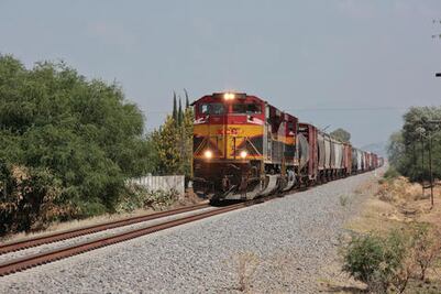 Asedia el crimen a trenes y camiones